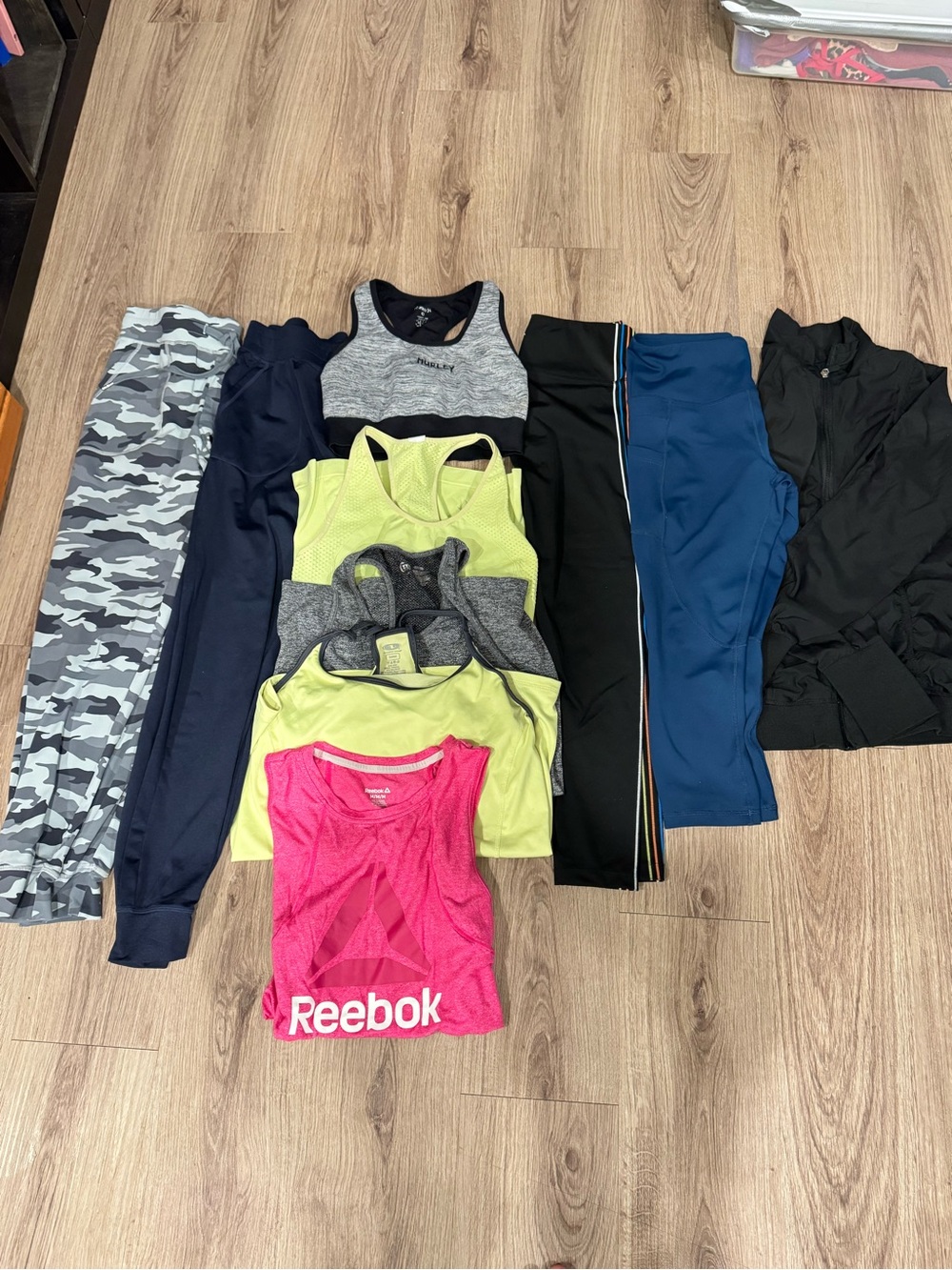 10pc Women’s M (6-8) Activewear Bundle ZYIA Reebok Hurley Joggers Leggings Tanks - Picture 2 of 11